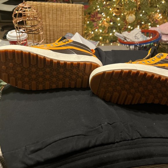 Vans - Picture 3 of 4